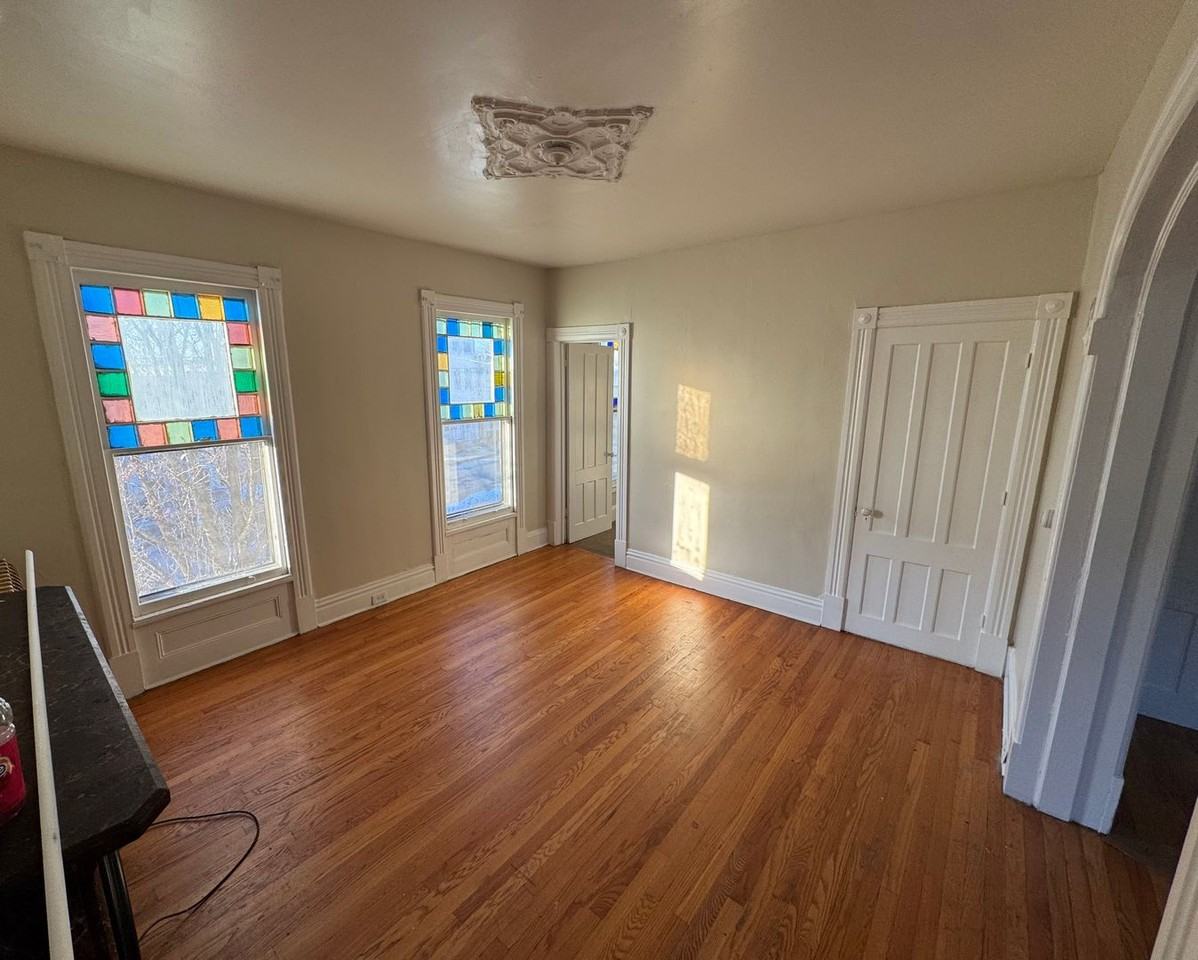 560 2nd St - Photo 2 of 11