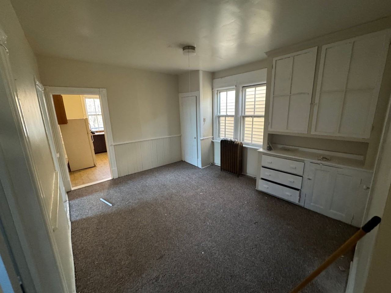 560 2nd St - Photo 4 of 11