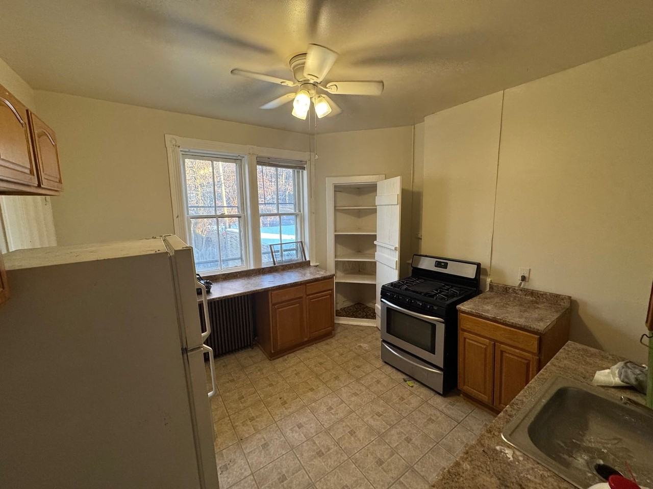 560 2nd St - Photo 7 of 11