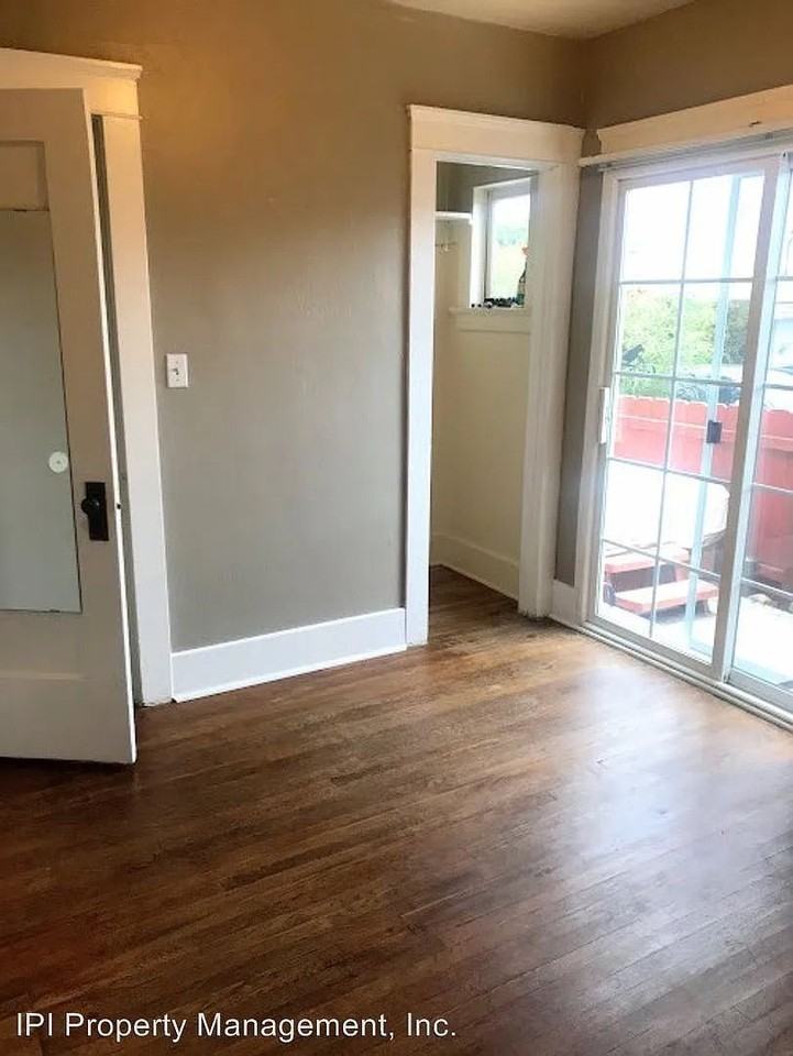 3187 Landis St - Photo 3 of 9