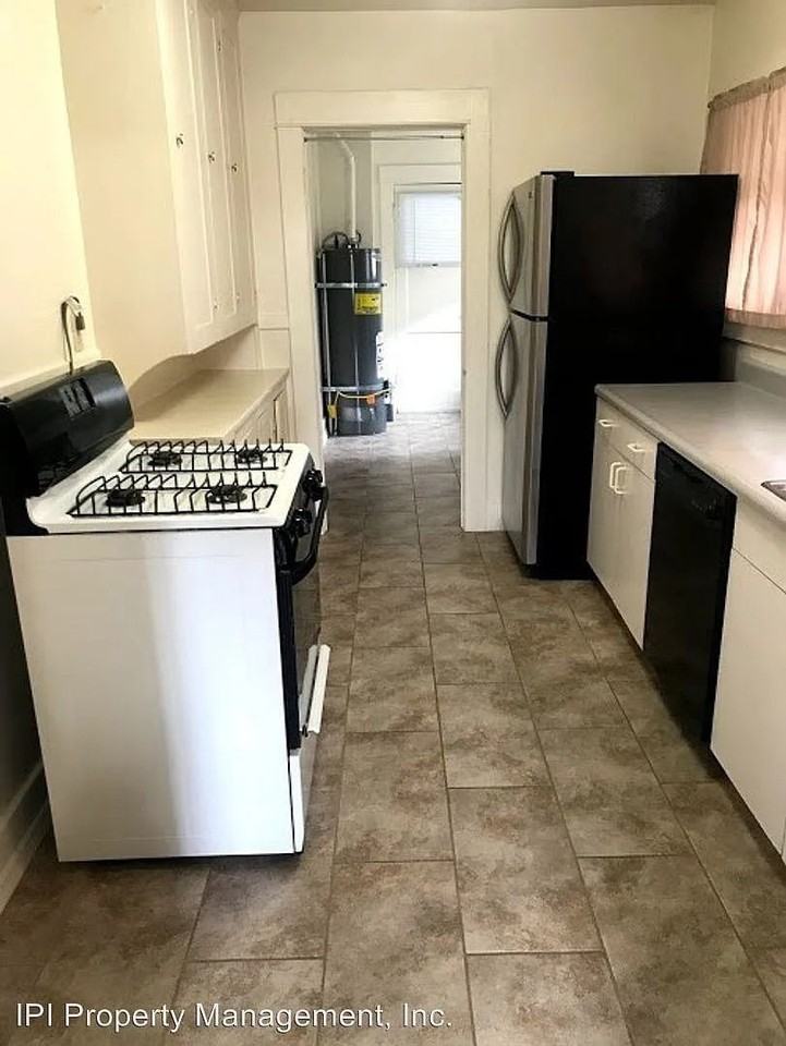 3187 Landis St - Photo 6 of 9