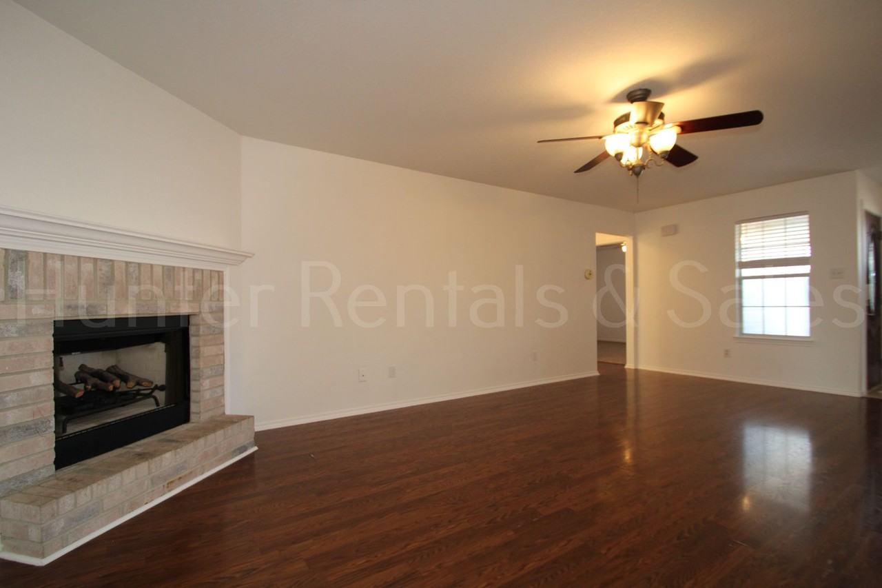 4406 Telluride Dr - Photo 4 of 26