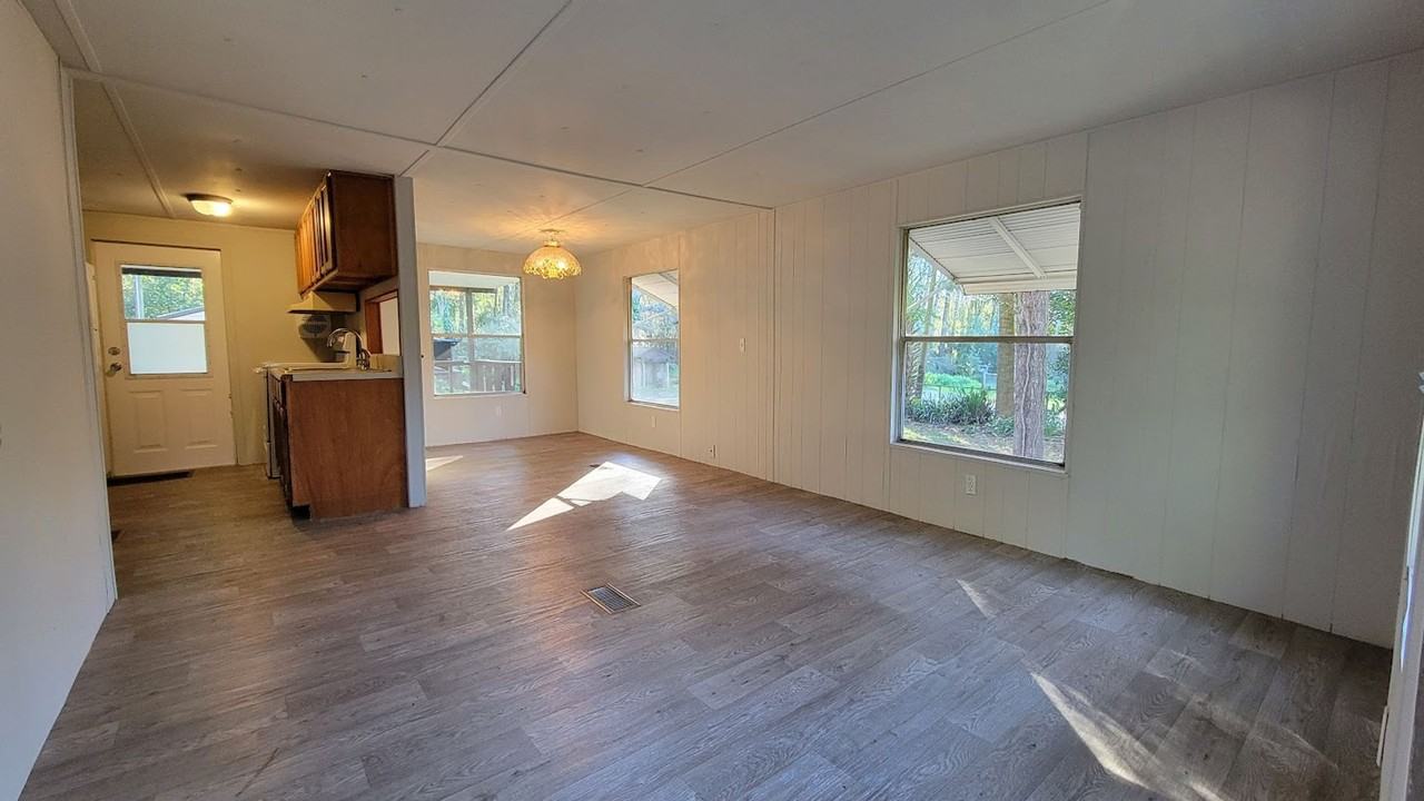 5321 Se 32nd Ct - Photo 2 of 20