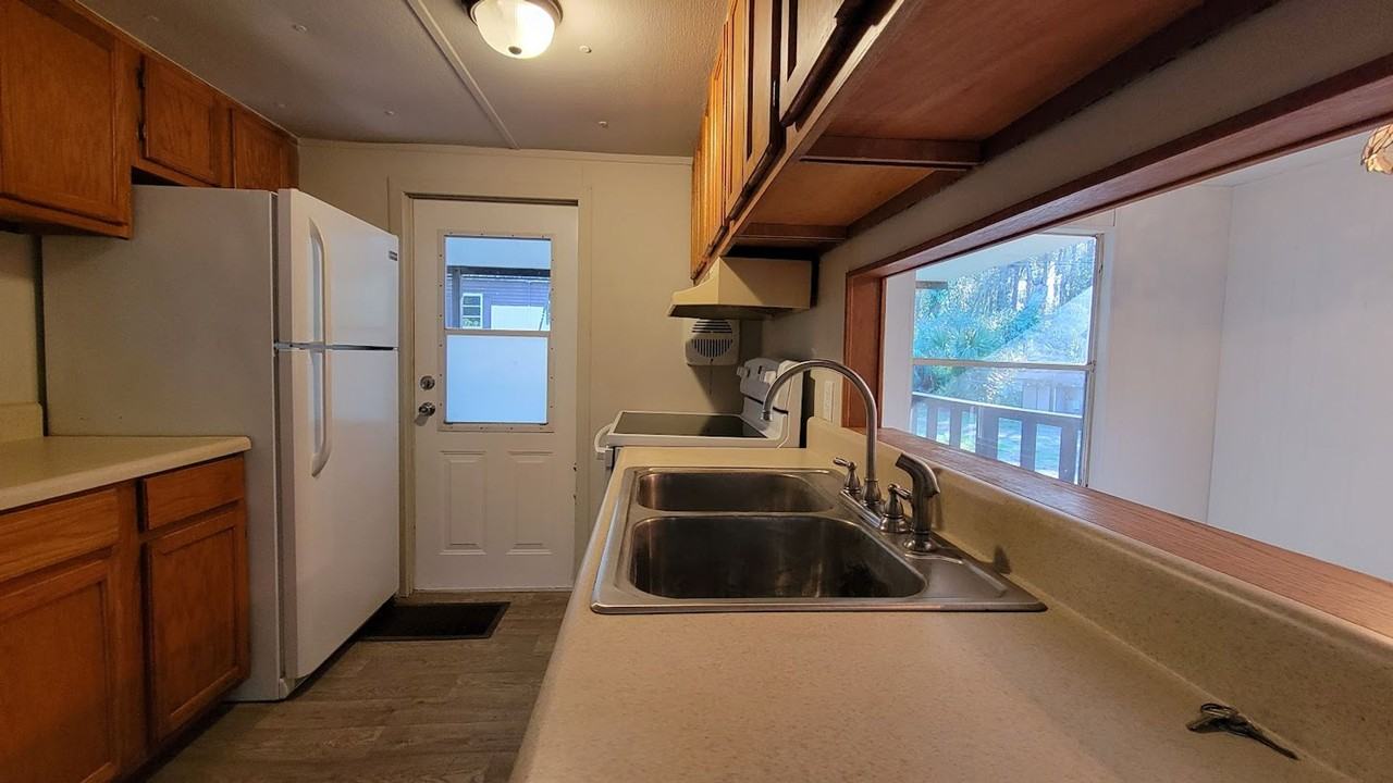 5321 Se 32nd Ct - Photo 5 of 20