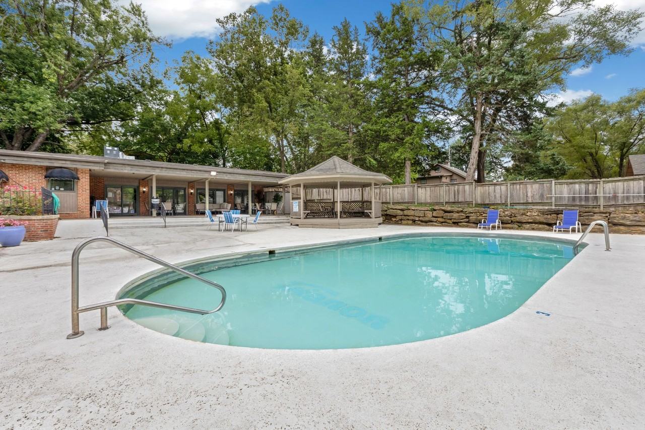 Trianon Apartments and Townhomes - Photo 3 of 6