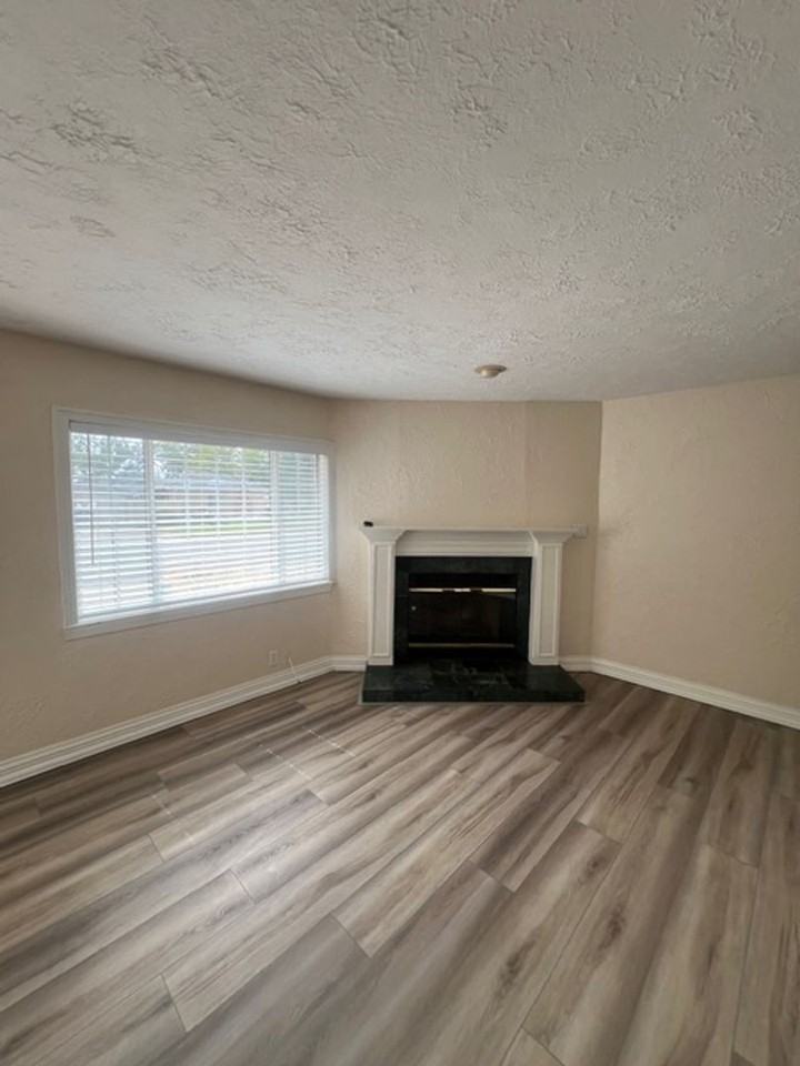 6025 Mcmahon Dr - Photo 2 of 8