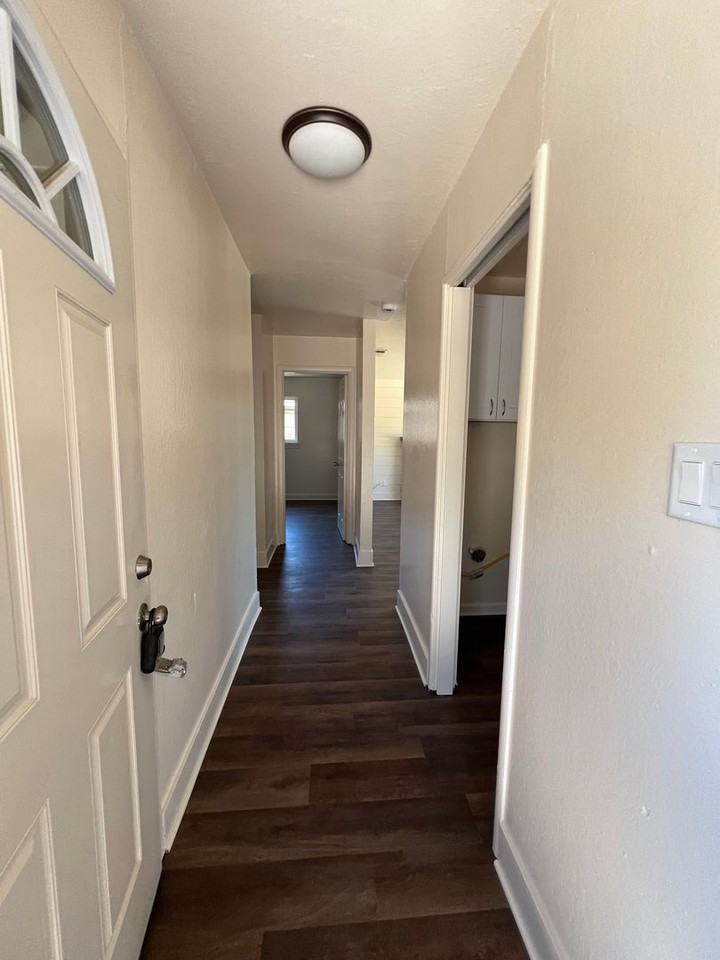 7514 21st St - Photo 2 of 12