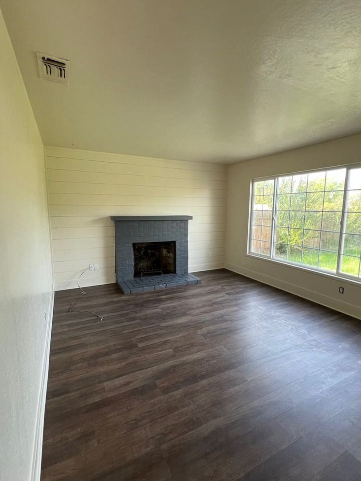 7514 21st St - Photo 3 of 12