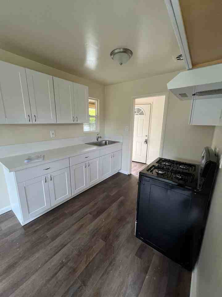 7514 21st St - Photo 4 of 12