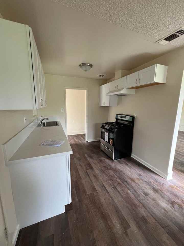 7514 21st St - Photo 5 of 12