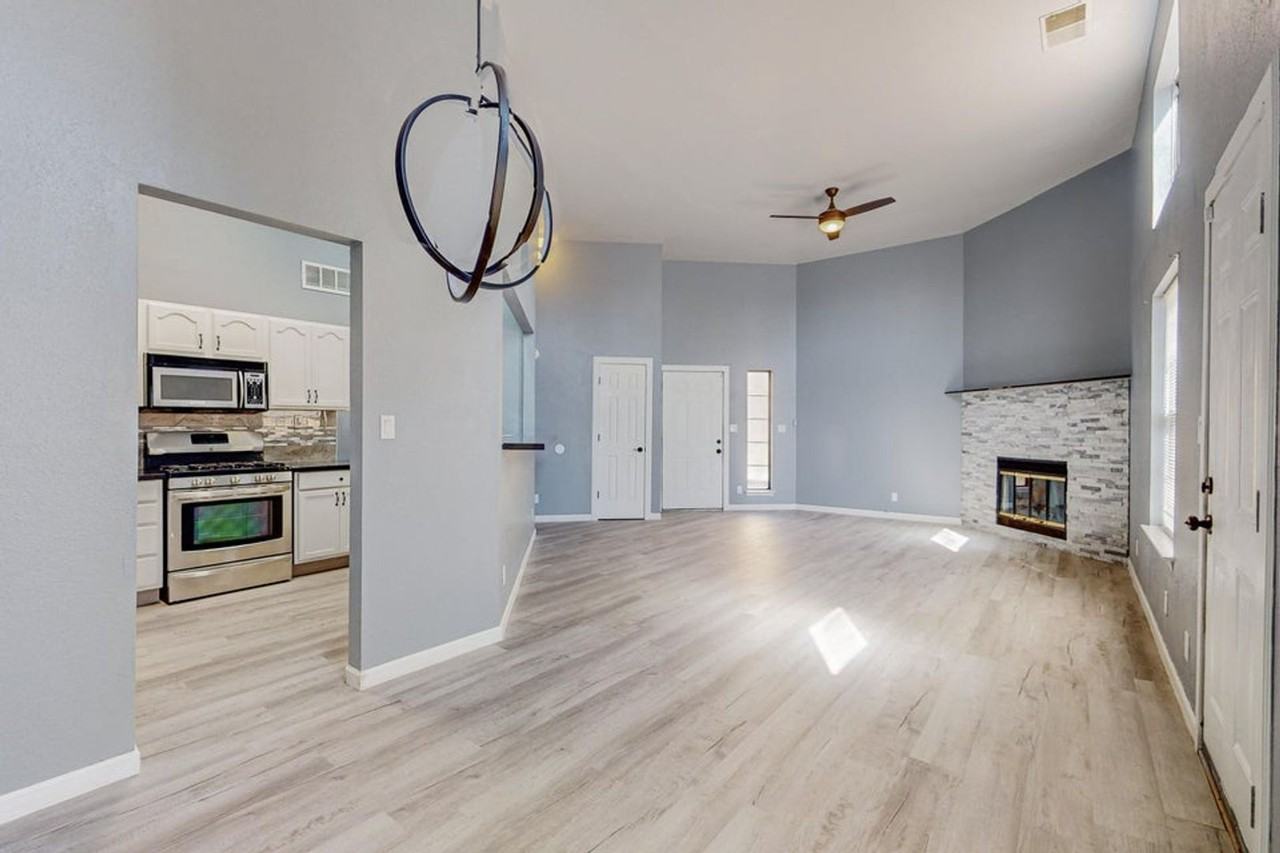 5228 Saratoga Ct Nw - Photo 3 of 13