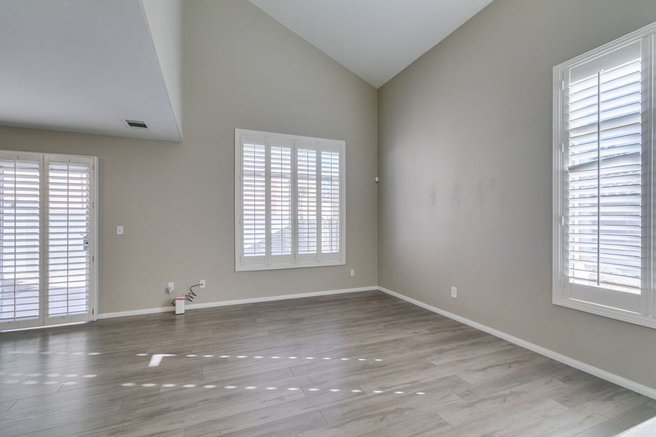 190 Renville Ct - Photo 5 of 42