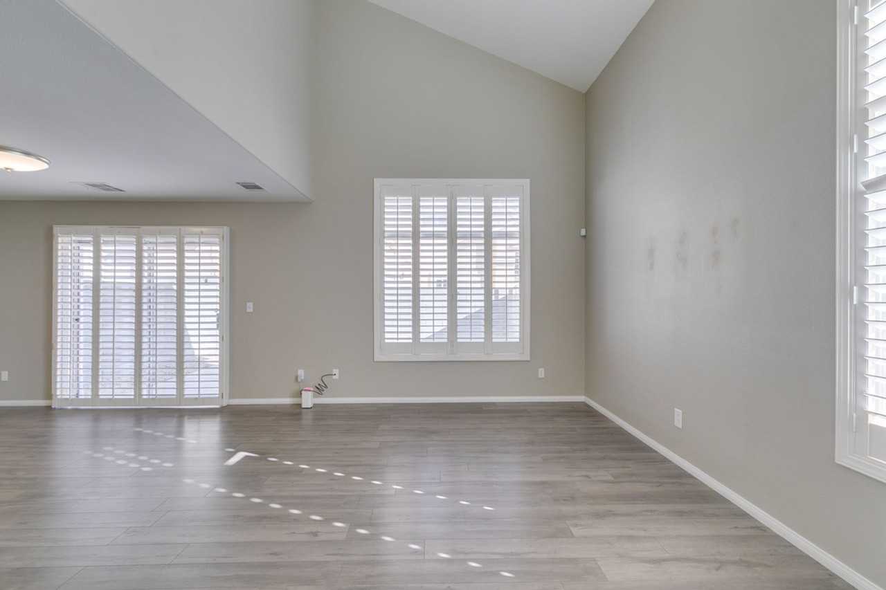 190 Renville Ct - Photo 6 of 42