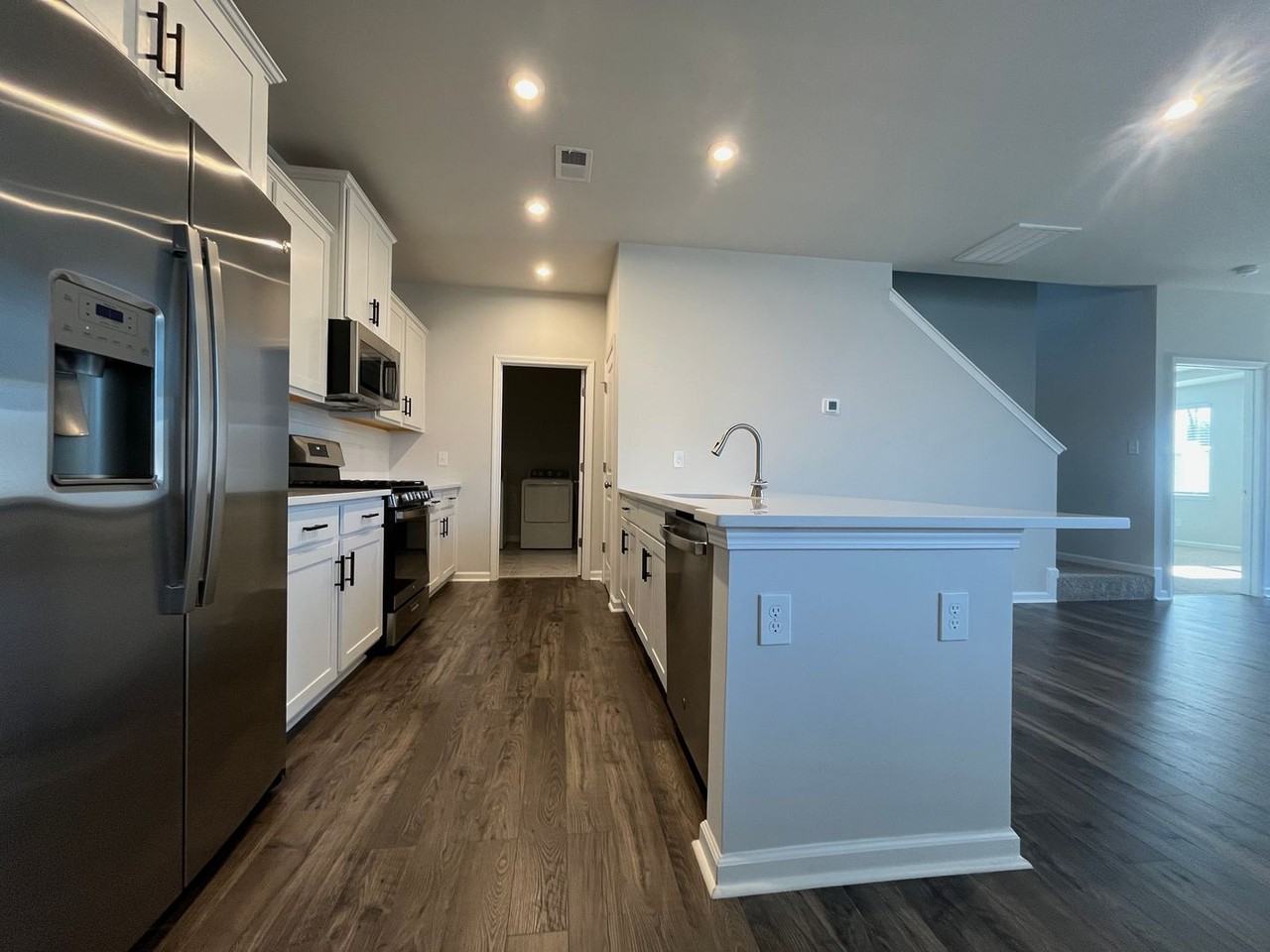 619 Isleworth Ln - Photo 3 of 24