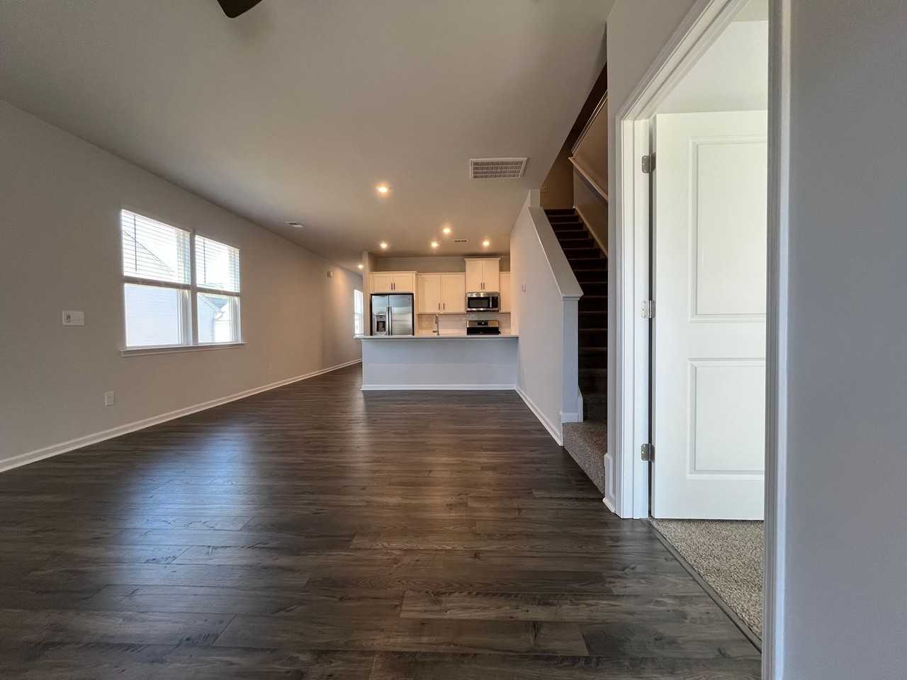 619 Isleworth Ln - Photo 4 of 24