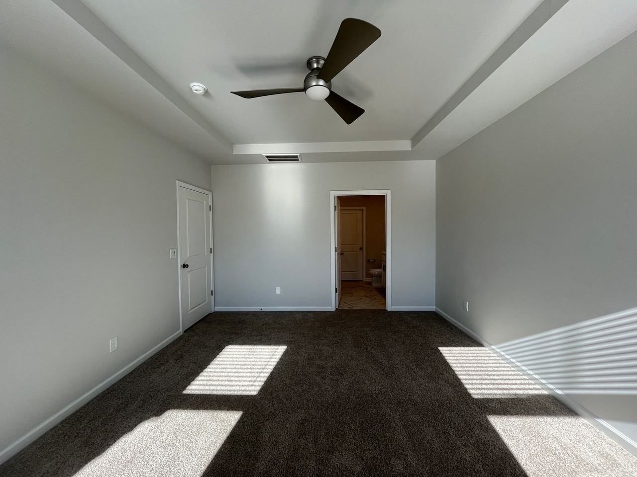 619 Isleworth Ln - Photo 7 of 24