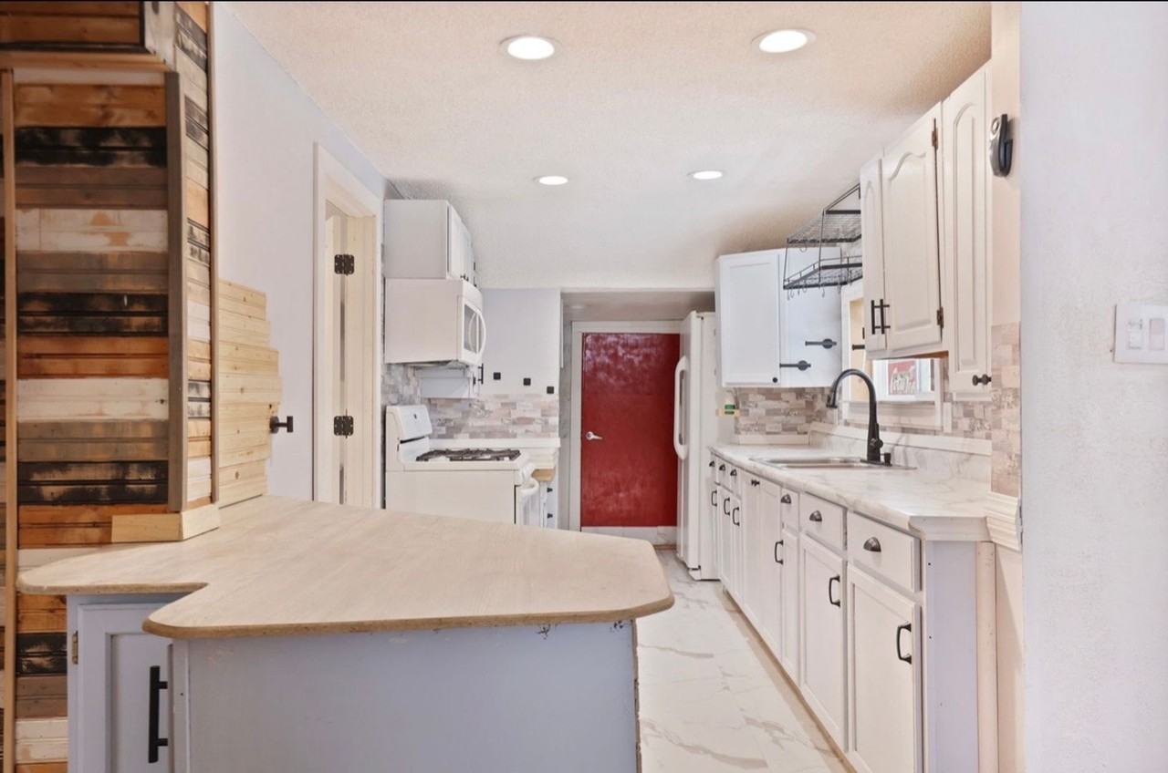 608 38th St - Photo 5 of 16