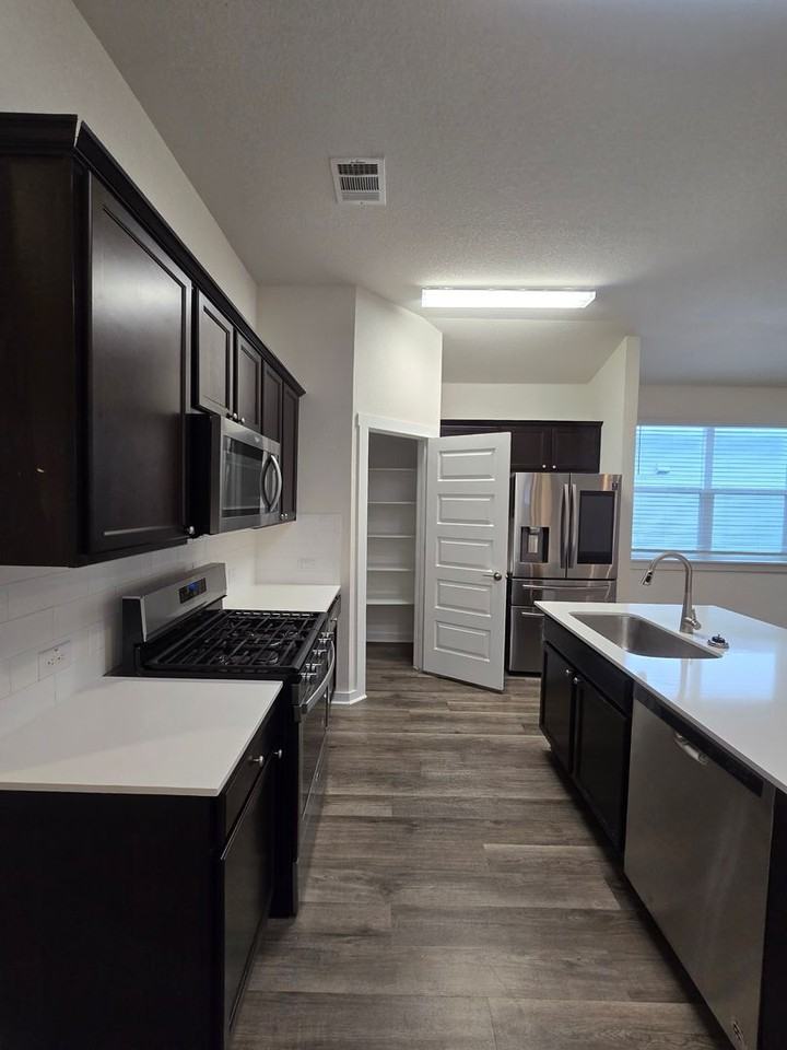 7917 Linnie Ln - Photo 4 of 21