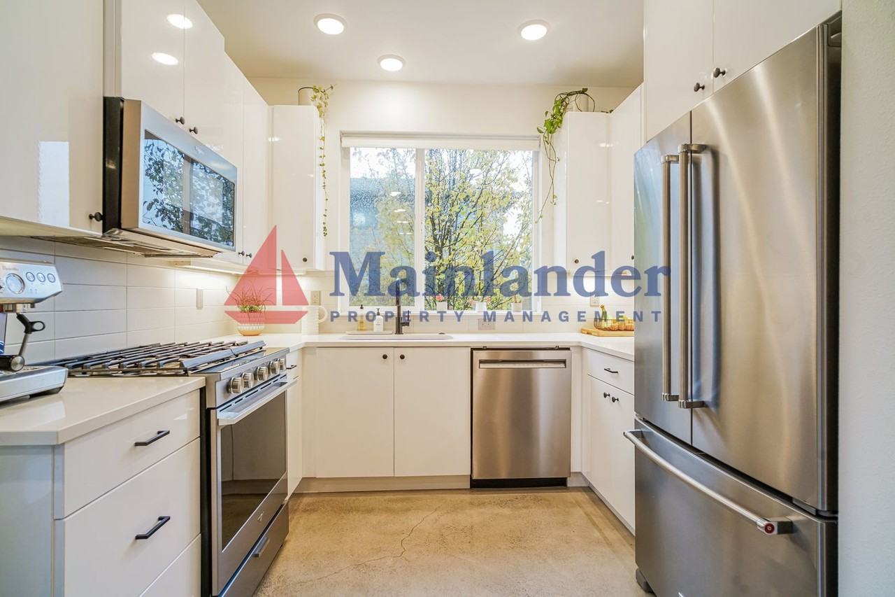 3927 Se Franklin Ct - Photo 3 of 17