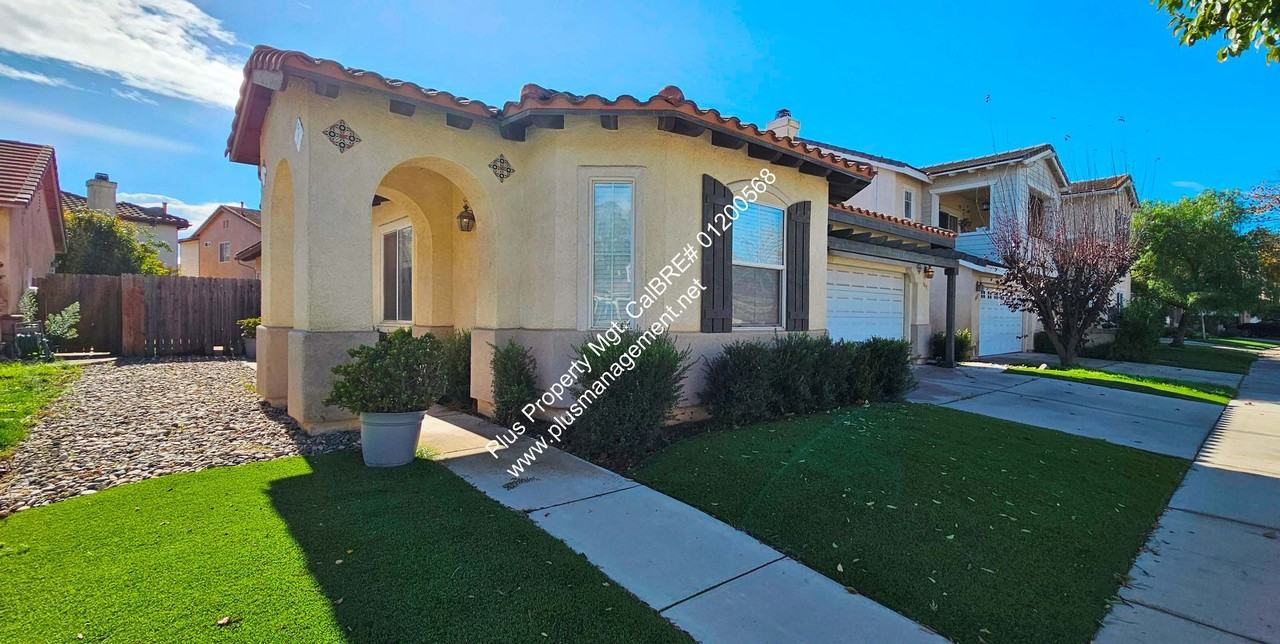 1018 Susan Pl - Photo 2 of 50