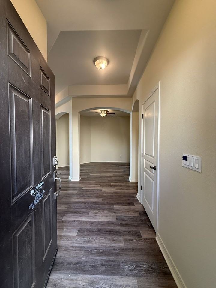 1018 Susan Pl - Photo 5 of 50