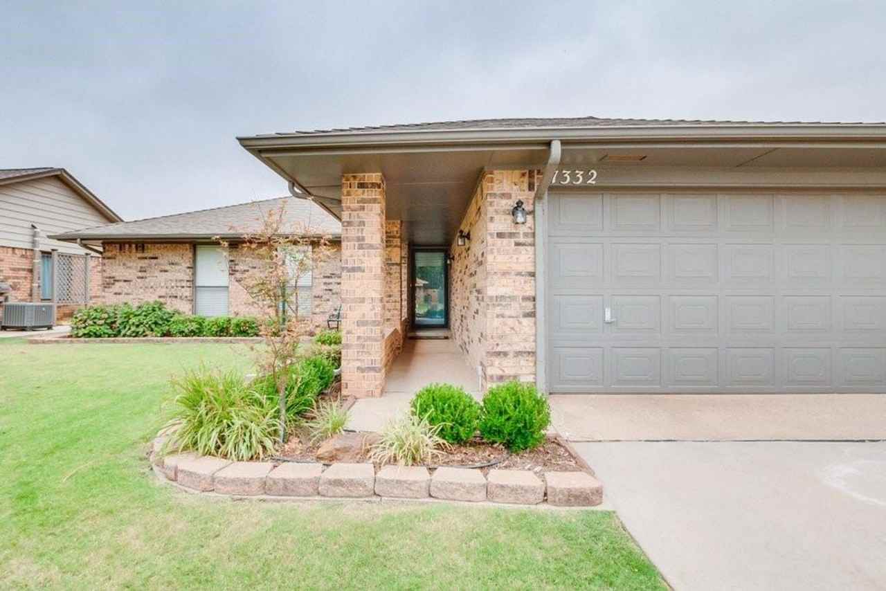 1332 Chimney Hill Rd - Photo 2 of 28