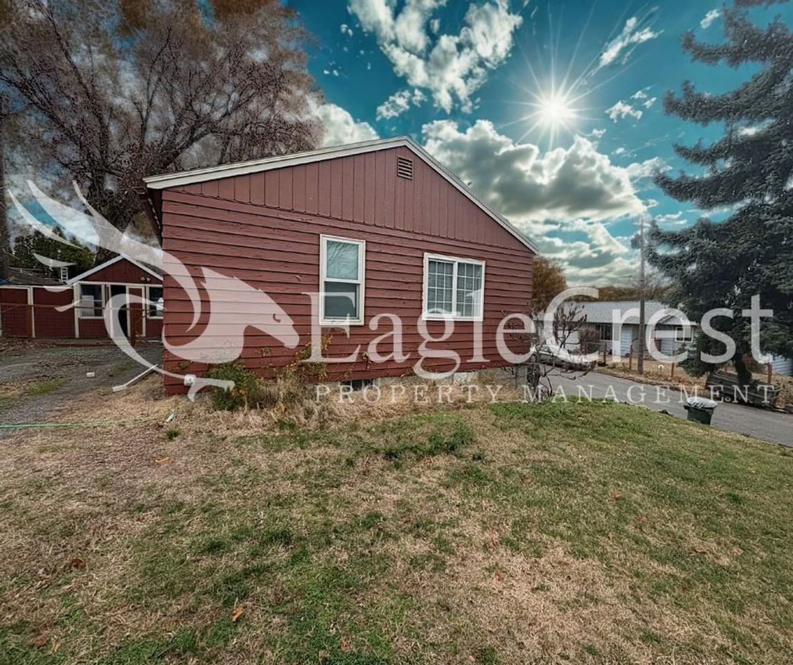 1038 College St - Photo 2 of 30