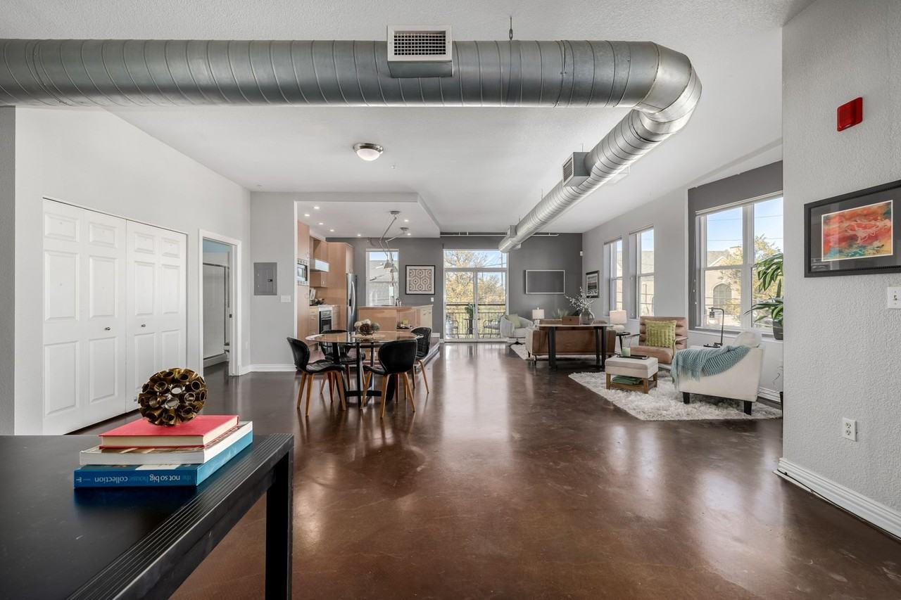 277 N Broadway - Photo 2 of 34