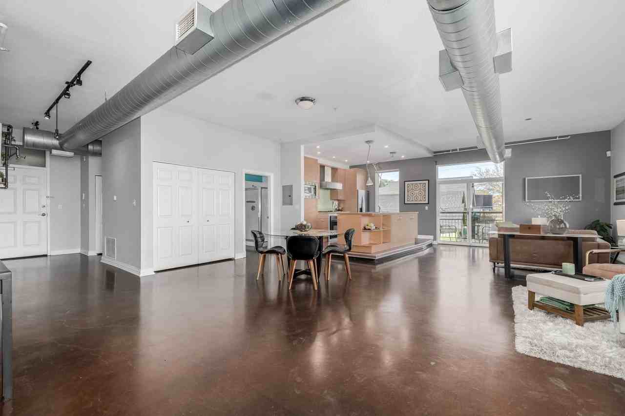 277 N Broadway - Photo 5 of 34