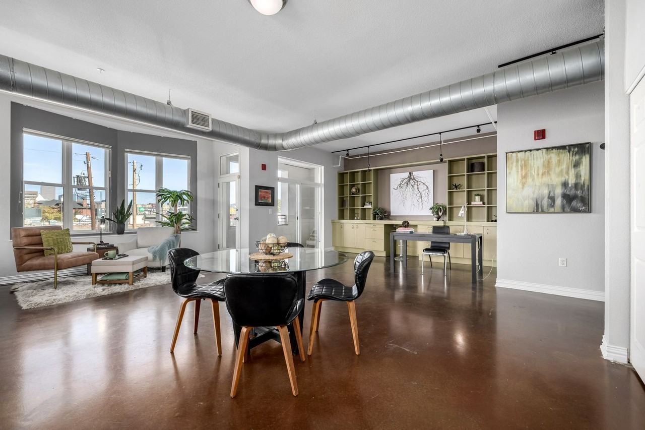 277 N Broadway - Photo 6 of 34