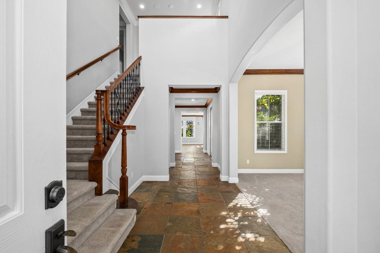 241 Via Sedona - Photo 4 of 50