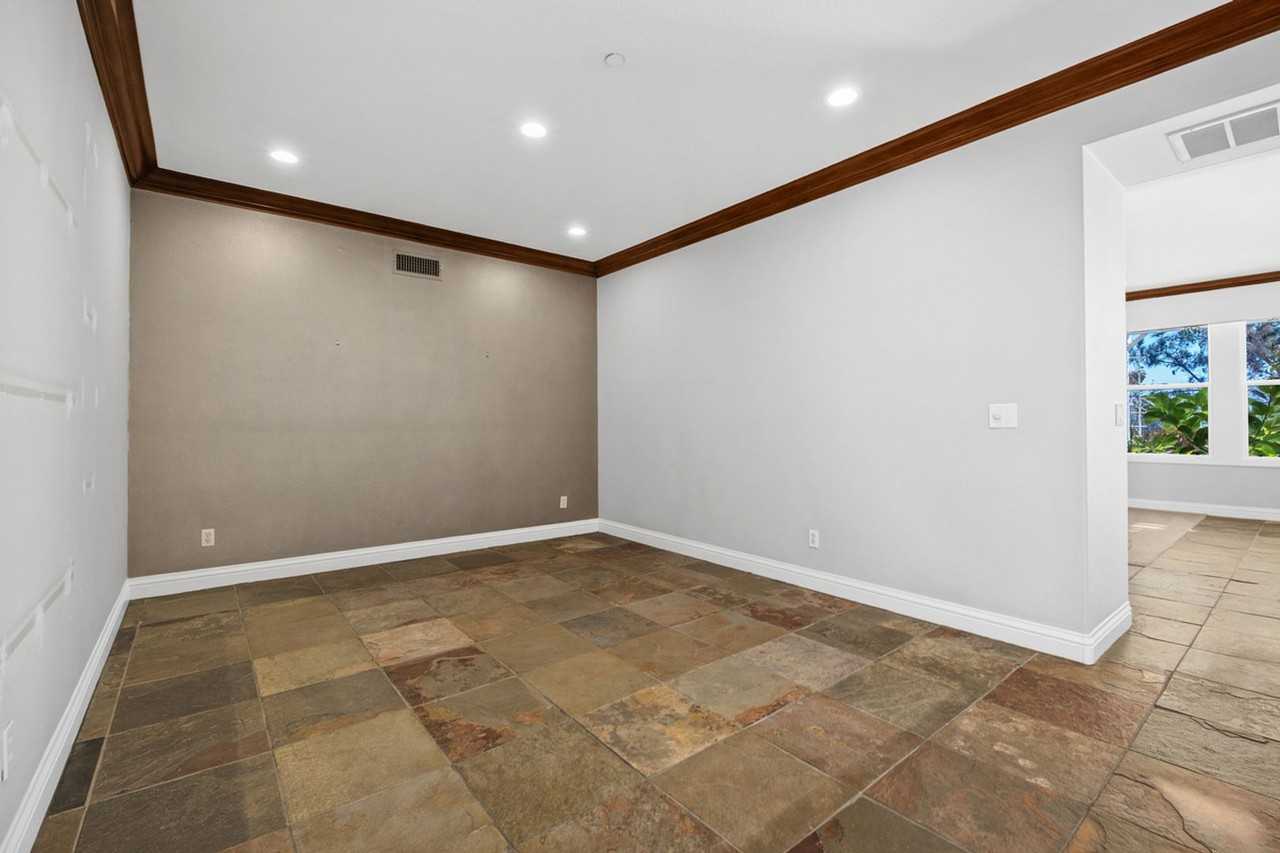 241 Via Sedona - Photo 6 of 50