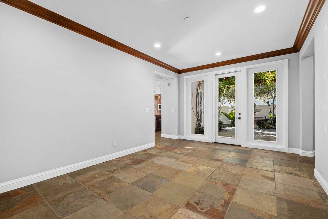 241 Via Sedona - Photo 7 of 50