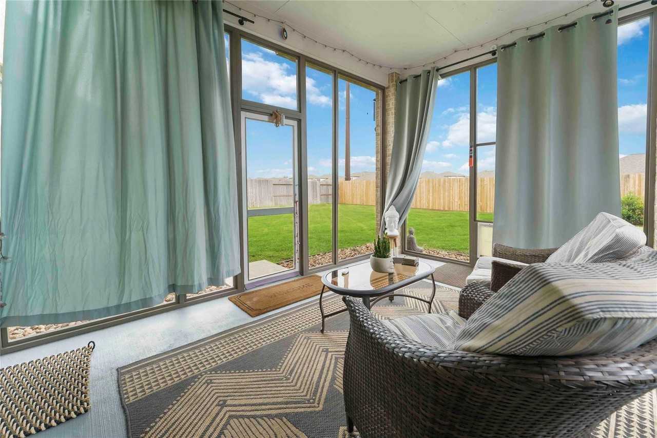 1806 Pleasant Grove Dr - Photo 3 of 30