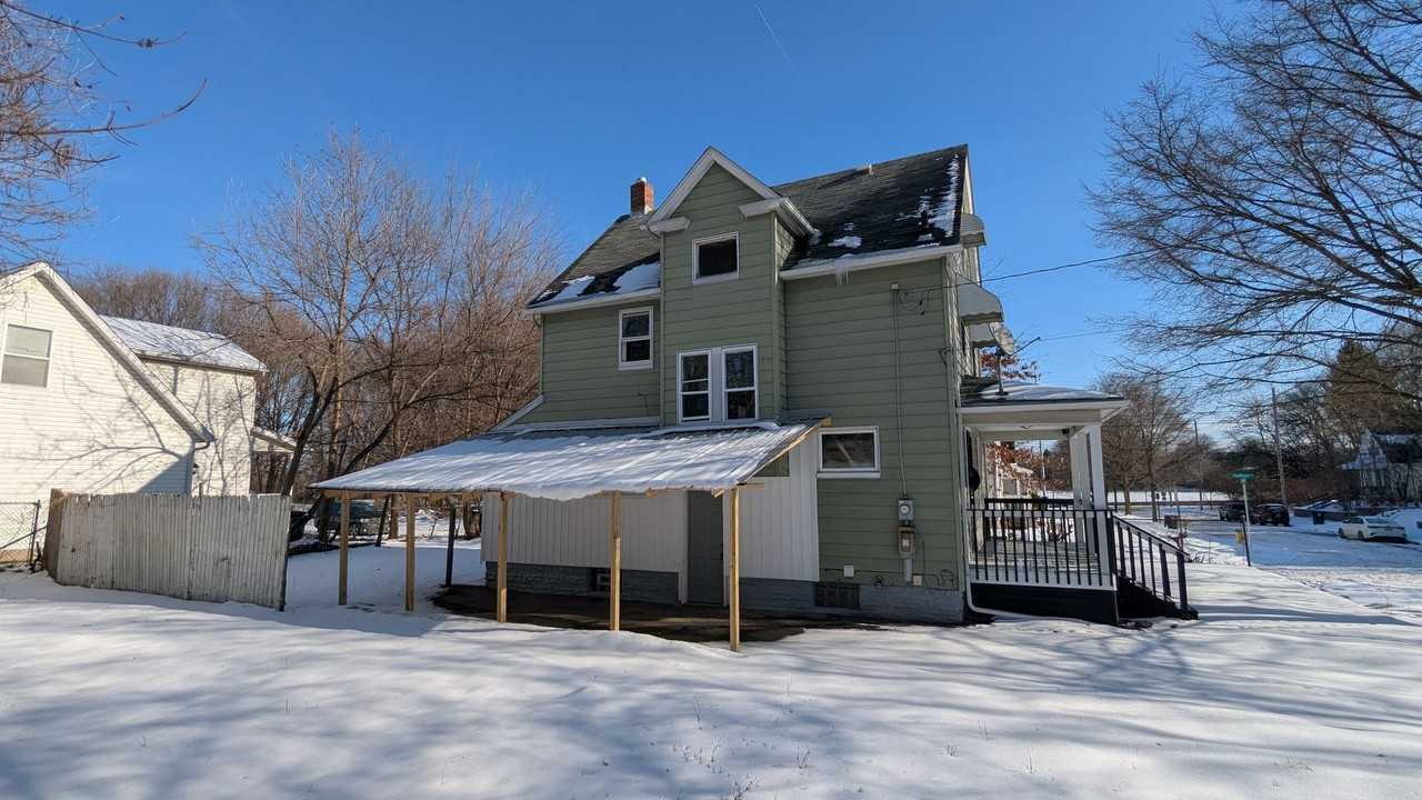 385 Campbell St - Photo 2 of 42