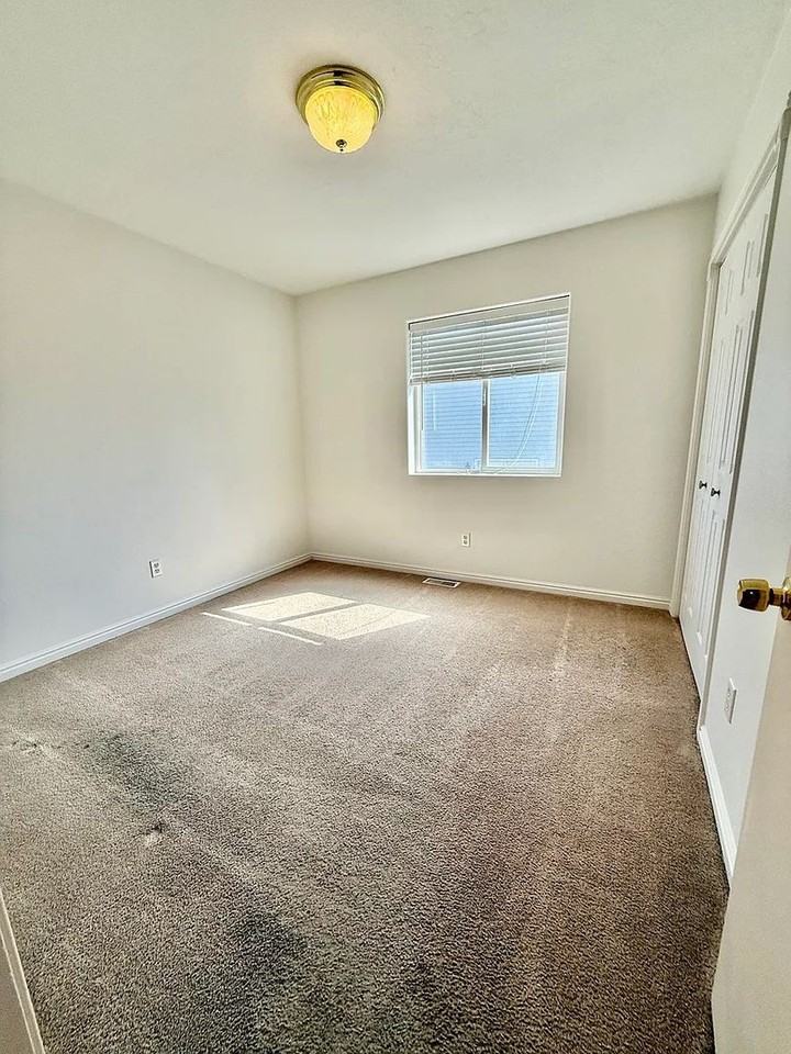 1639 Roy St - Photo 4 of 23