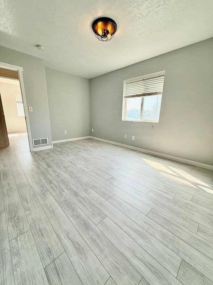 1639 Roy St - Photo 5 of 23