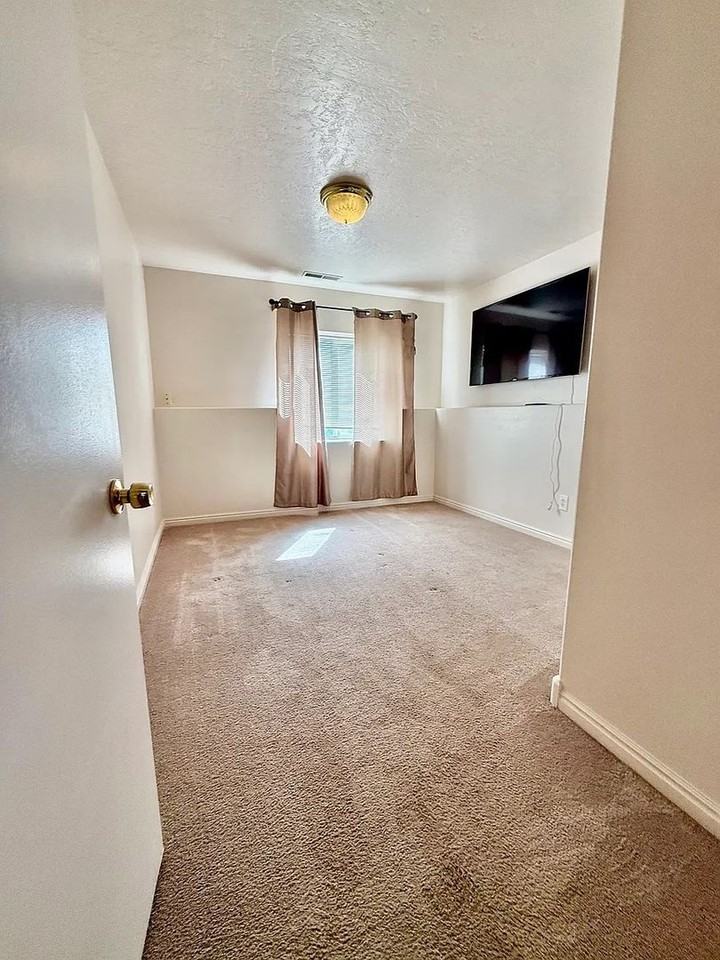 1639 Roy St - Photo 6 of 23