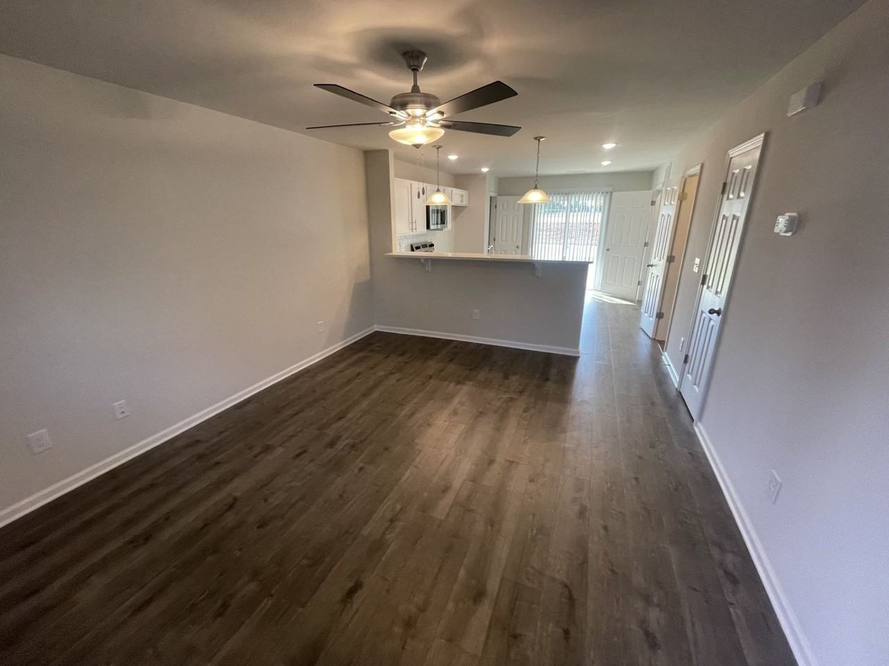 1007 Peony Ln - Photo 2 of 13