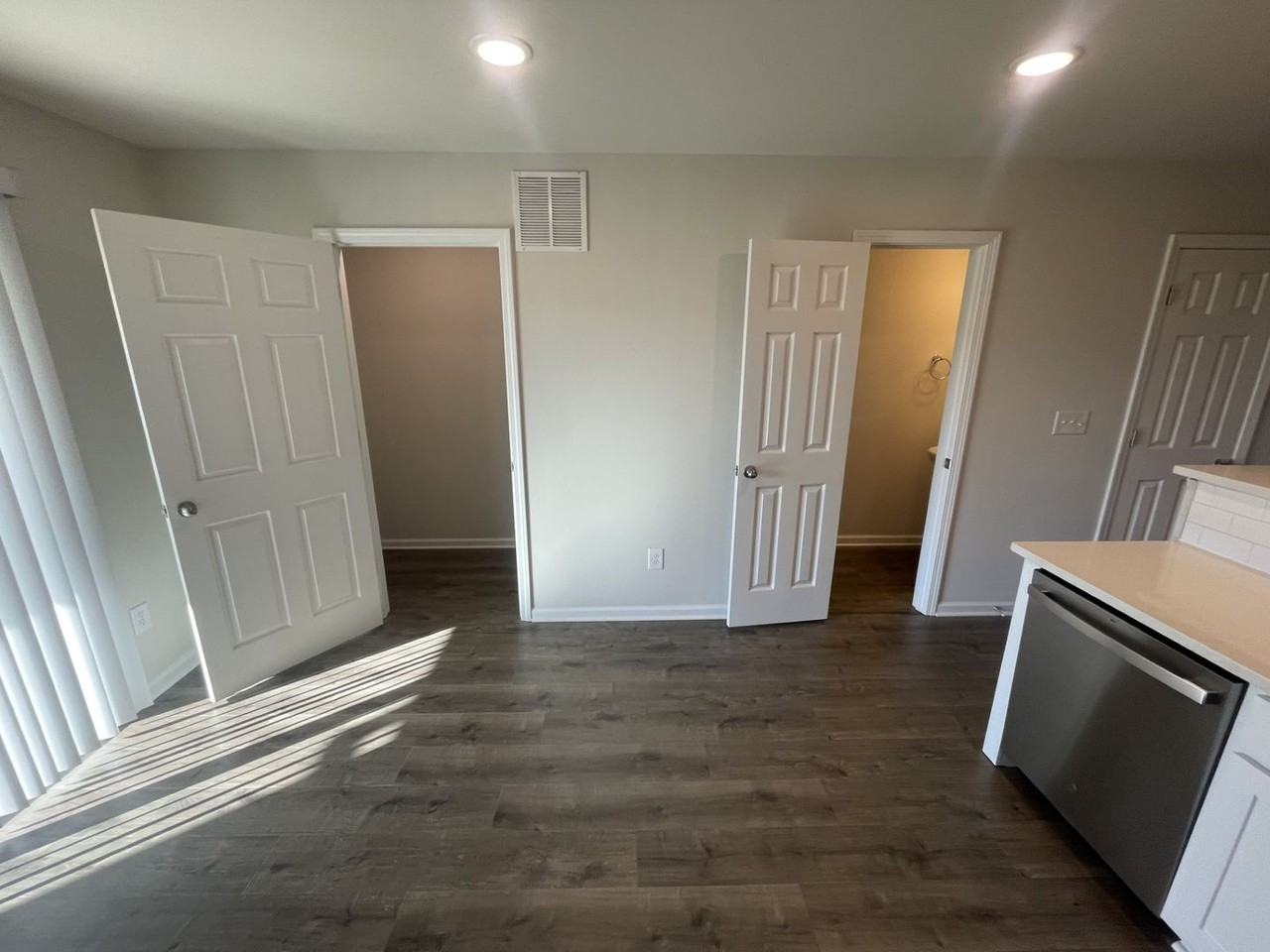 1007 Peony Ln - Photo 4 of 13