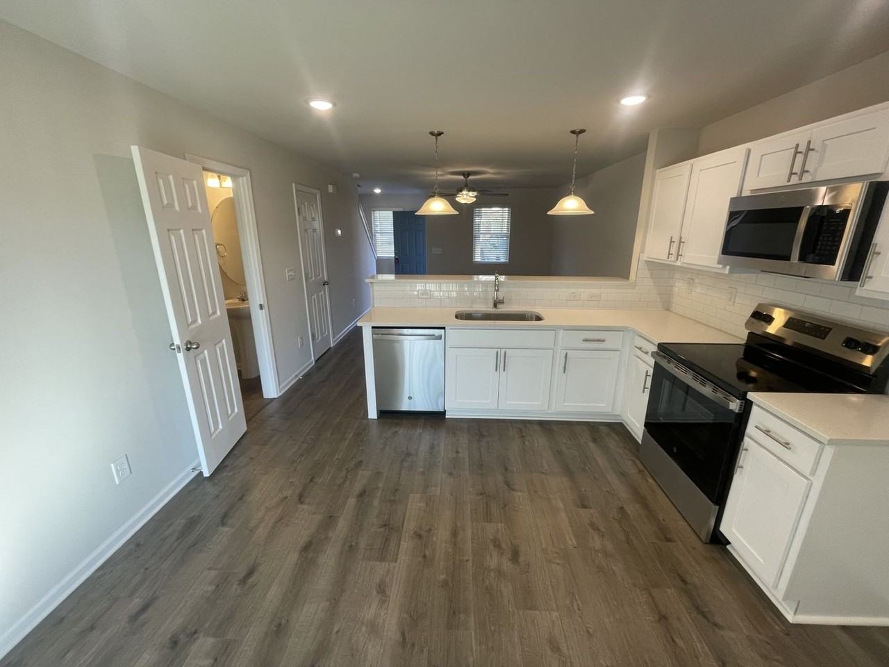 1007 Peony Ln - Photo 5 of 13