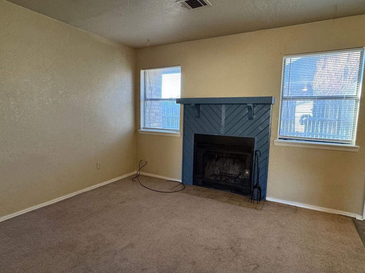 2704 Nw Friar Tuck Ln - Photo 2 of 14