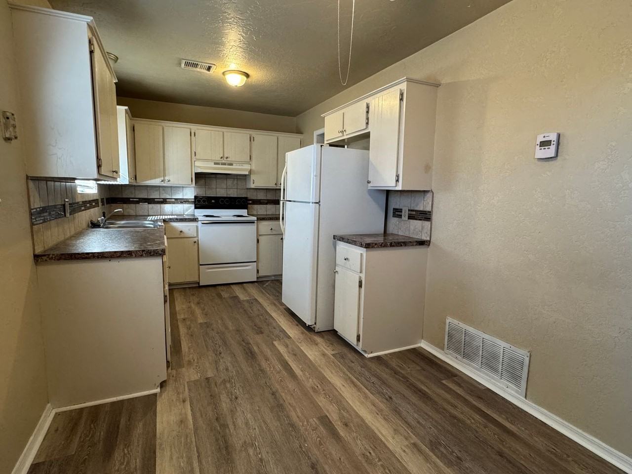 2704 Nw Friar Tuck Ln - Photo 3 of 14