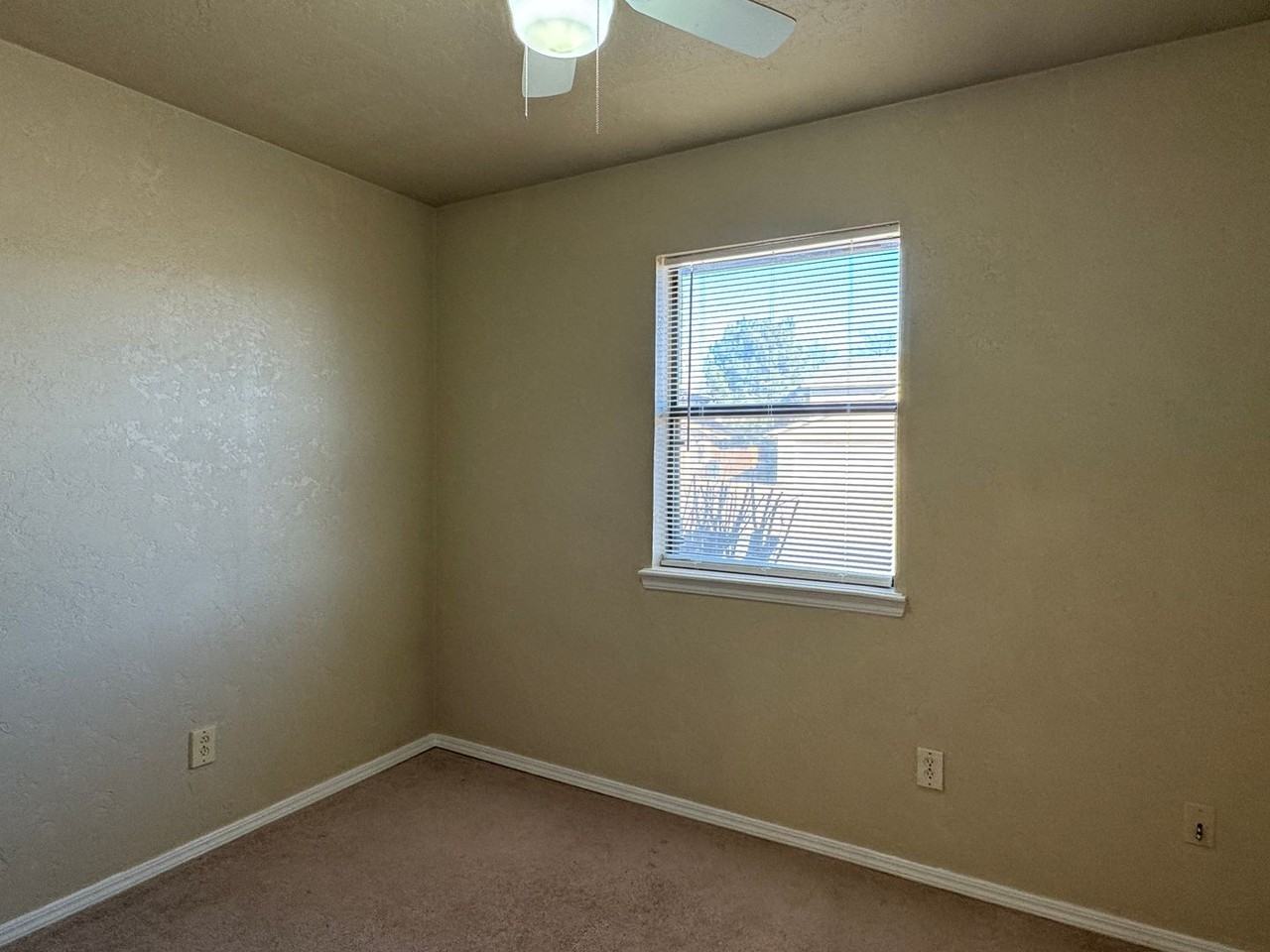 2704 Nw Friar Tuck Ln - Photo 6 of 14