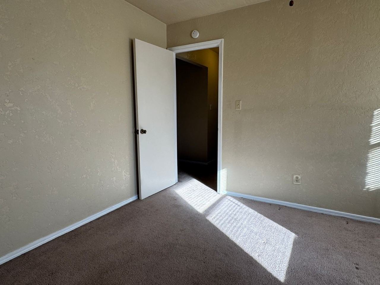 2704 Nw Friar Tuck Ln - Photo 7 of 14