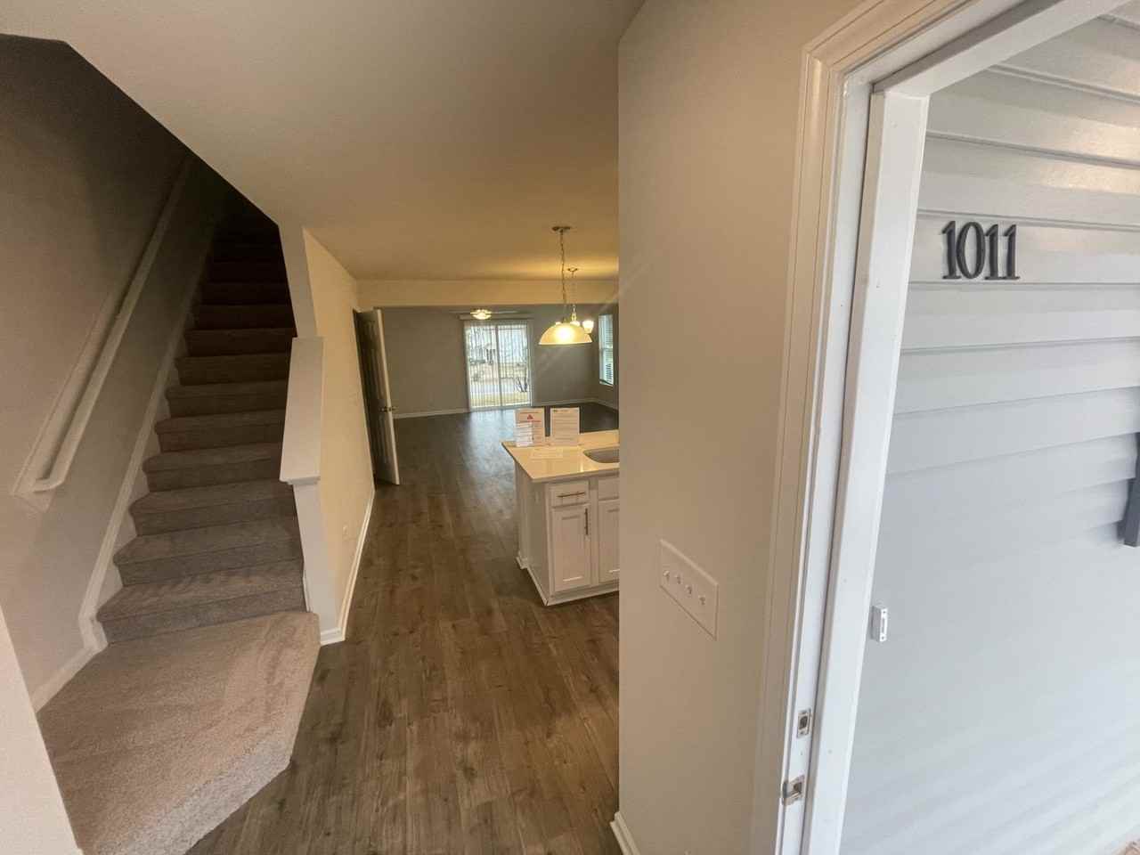 1011 Peony Ln - Photo 2 of 9