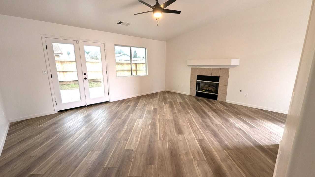 449 Greenwood St - Photo 2 of 12