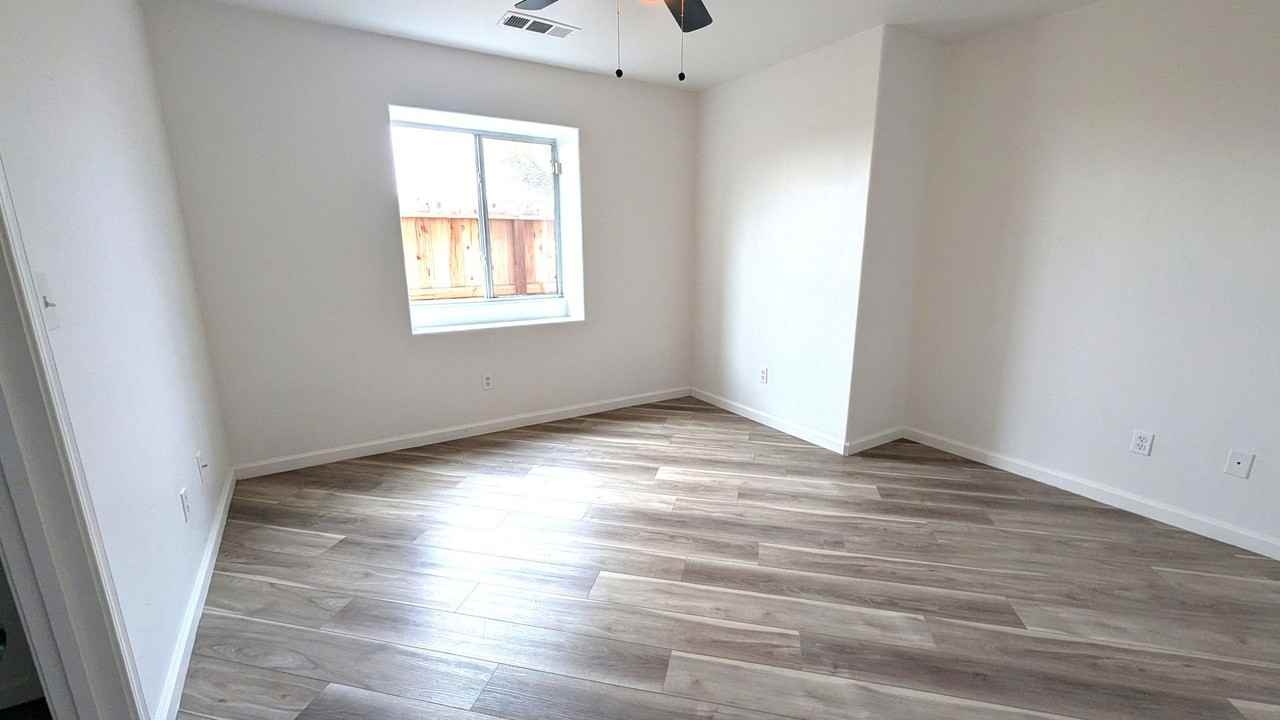 449 Greenwood St - Photo 6 of 12