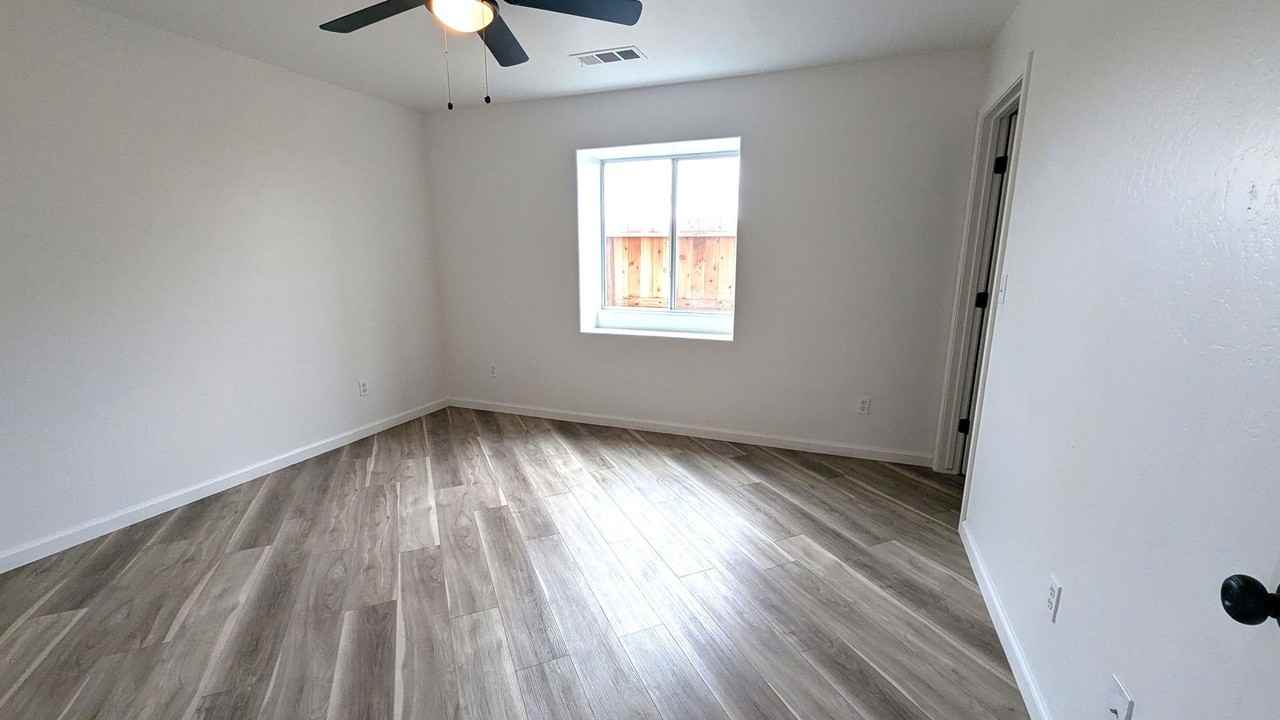 449 Greenwood St - Photo 7 of 12