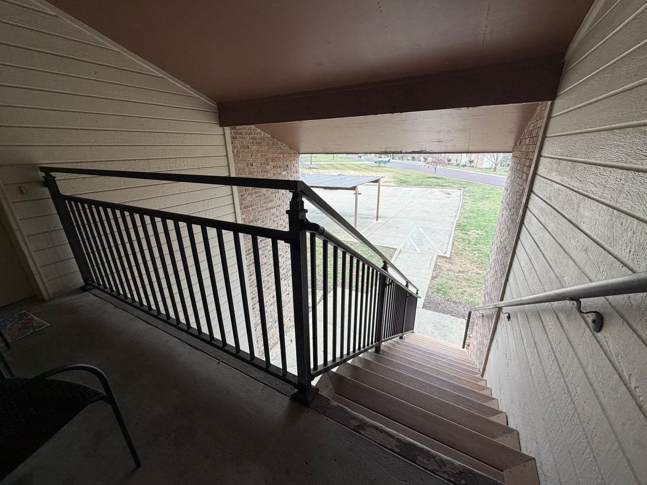 1887 Waterfront Dr N - Photo 6 of 8